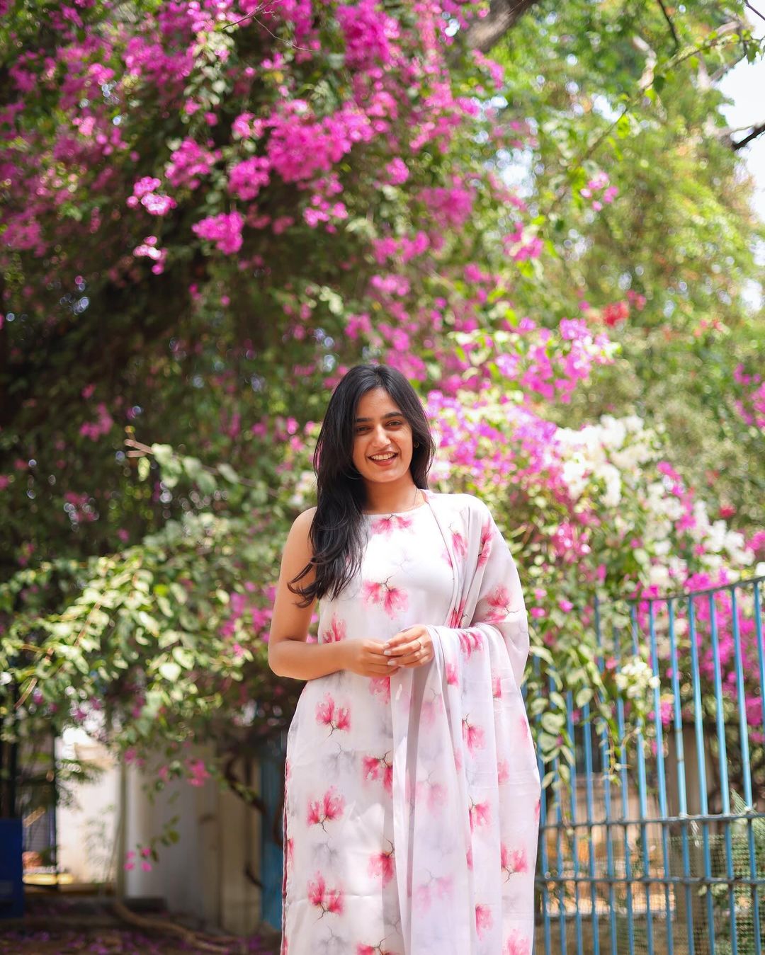 White floral Top with shawl - Studio Thari